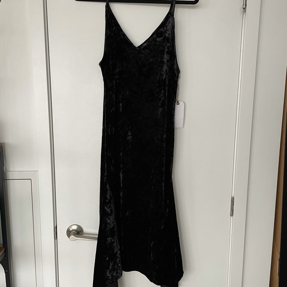 Black velvet dress size small NWT - Picture 1 of 3